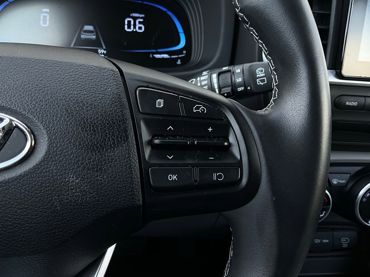 Used 2025 Hyundai Venue SEL image 35