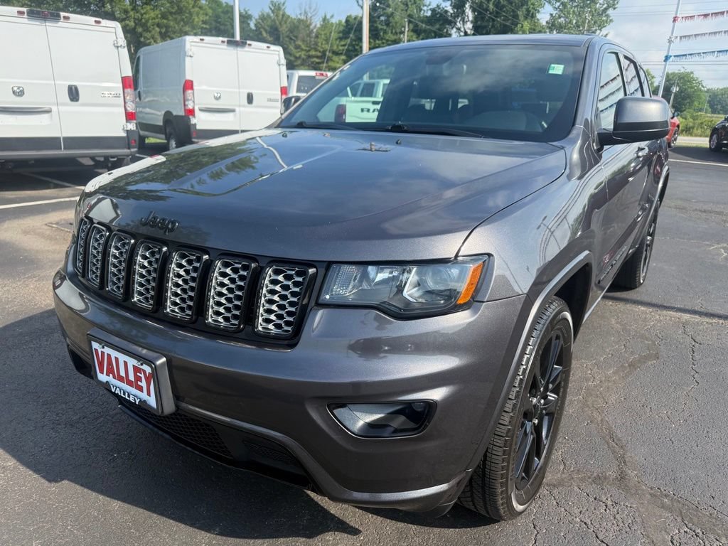 Used 2018 Jeep Grand Cherokee Altitude AWD/4WD image 7