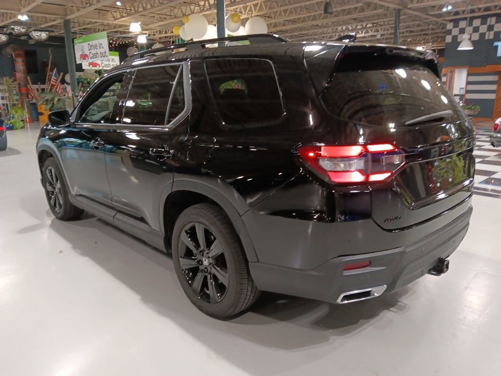 Used 2025 Honda Pilot Black Edition image 8