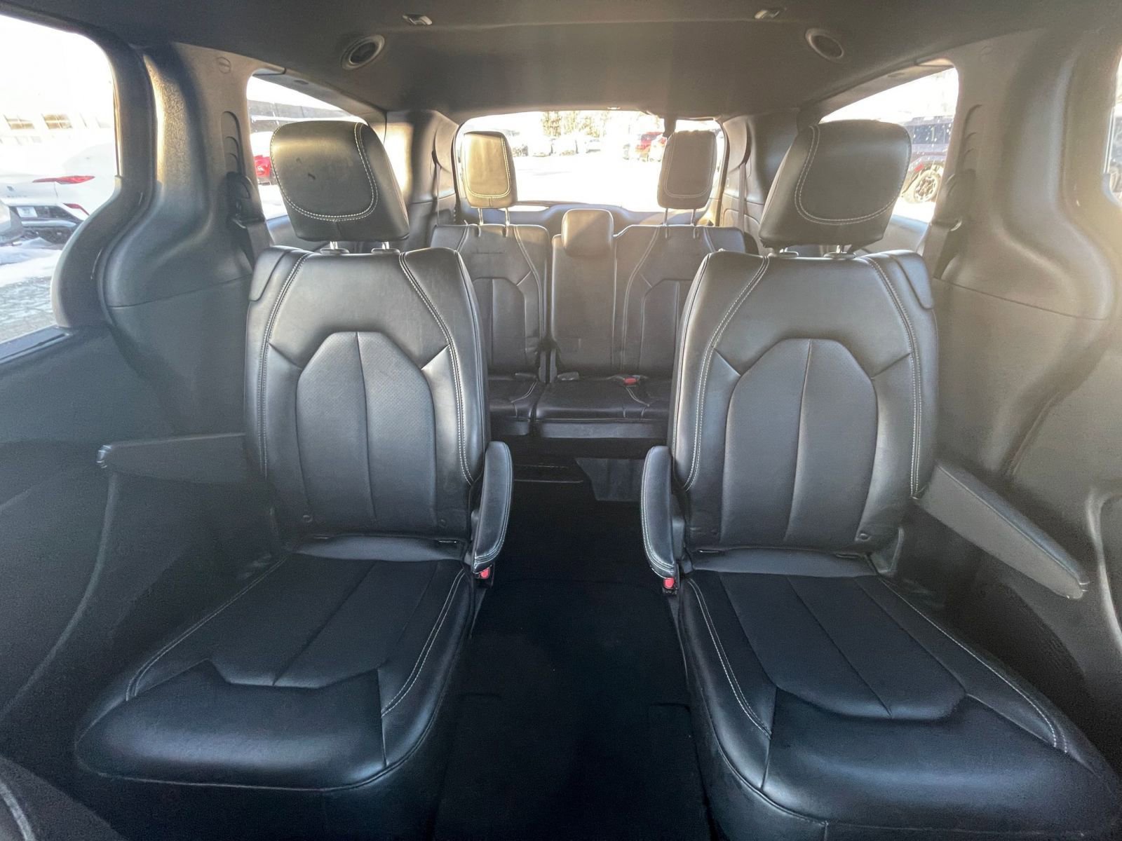 Used 2025 Chrysler Pacifica Select image 41