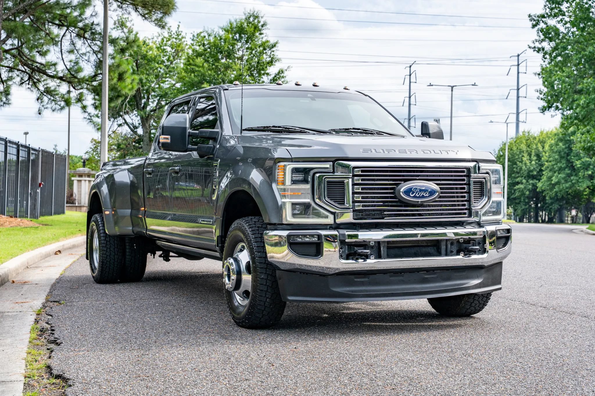 Used 2022 Ford F350 Lariat w/ Lariat Ultimate Package AWD/4WD image 3