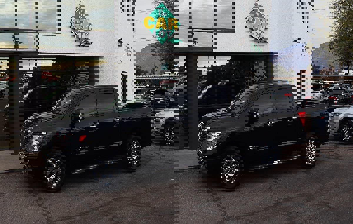 Used 2020 Nissan Titan SV w/ SV Convenience Package image 4