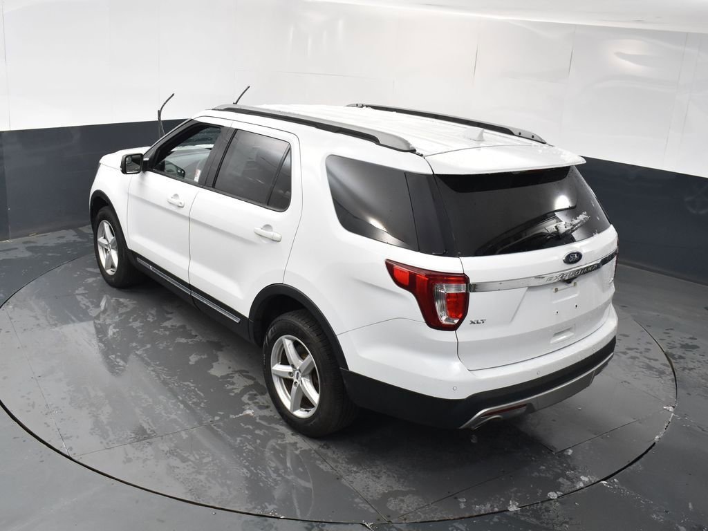 Used 2017 Ford Explorer XLT image 24