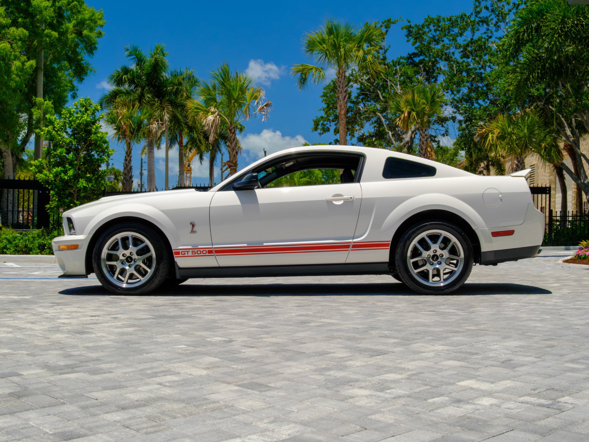 Used 2007 Ford Mustang Shelby GT500 RWD image 6