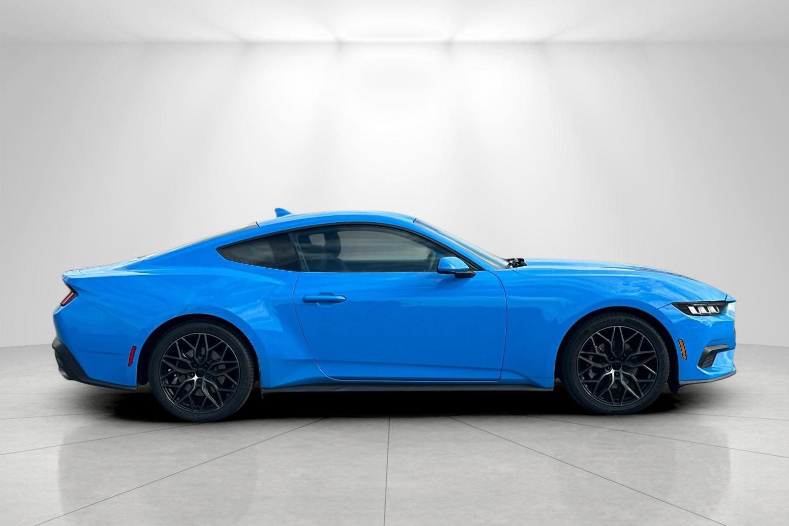 Used 2024 Ford Mustang Coupe RWD image 2