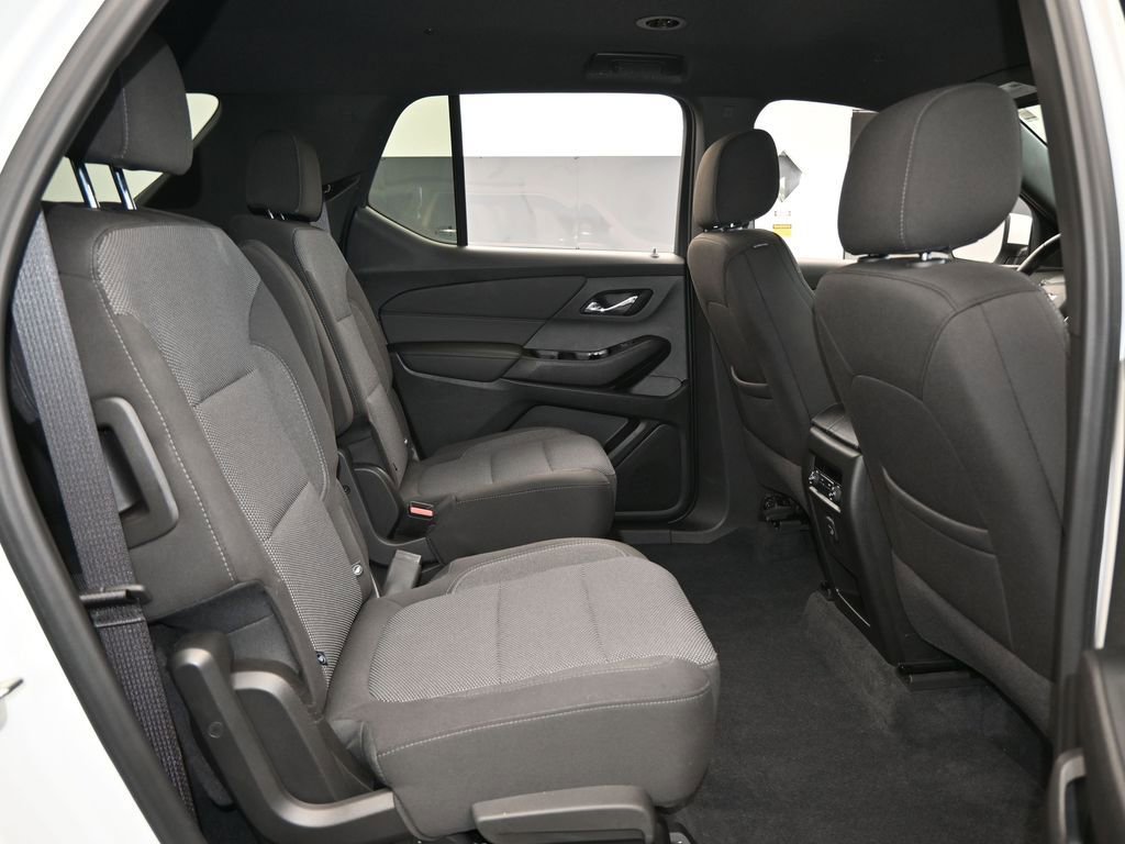 Used 2023 Chevrolet Traverse LT image 39