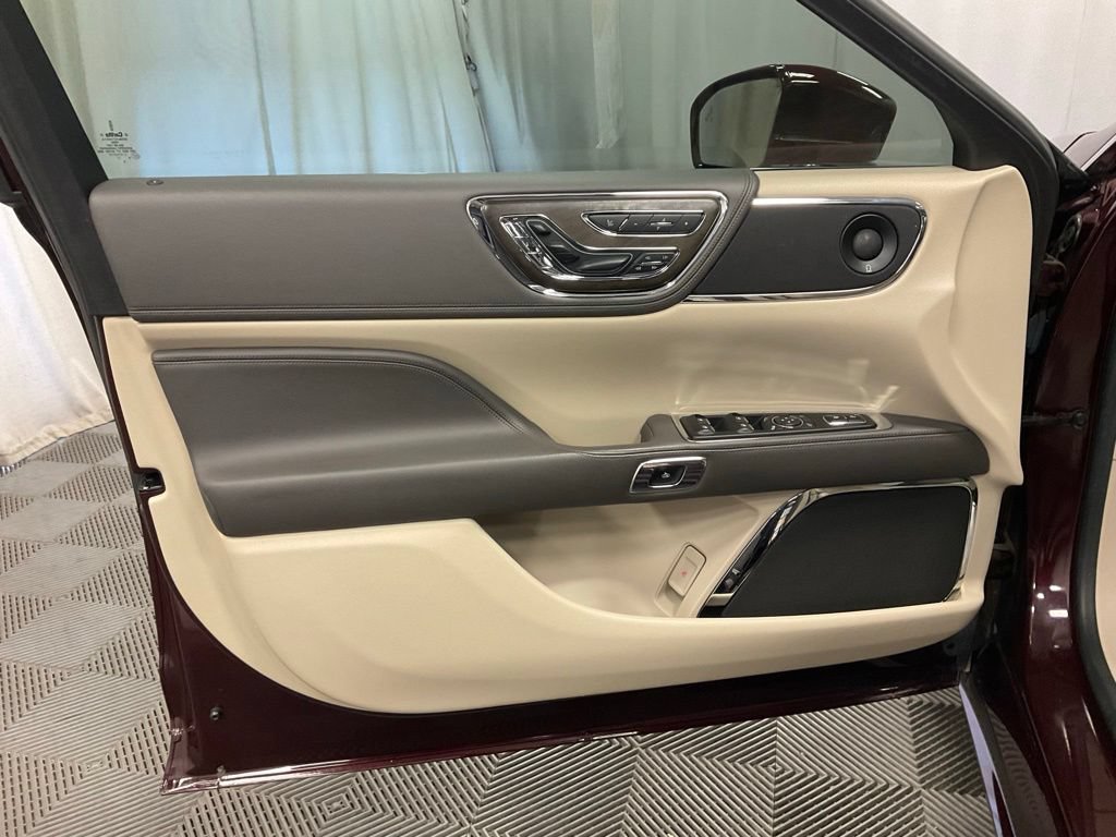 Used 2018 Lincoln Continental Reserve w/ Rear-seat Package AWD/4WD image 16