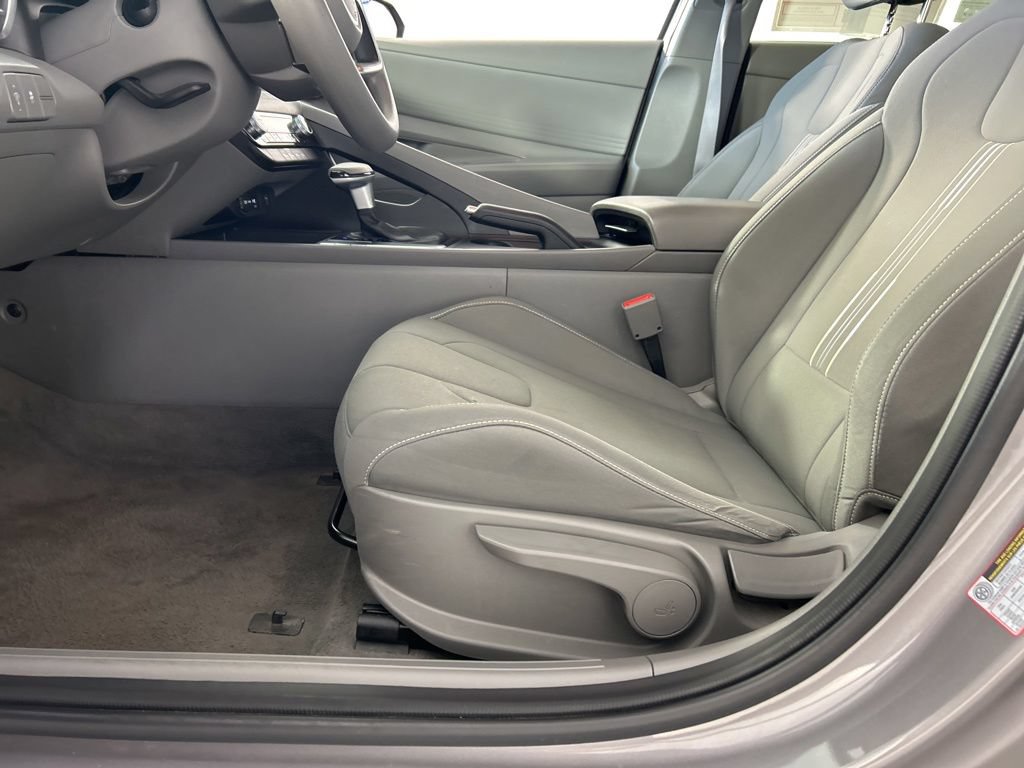 Used 2024 Hyundai Elantra SEL FWD image 25