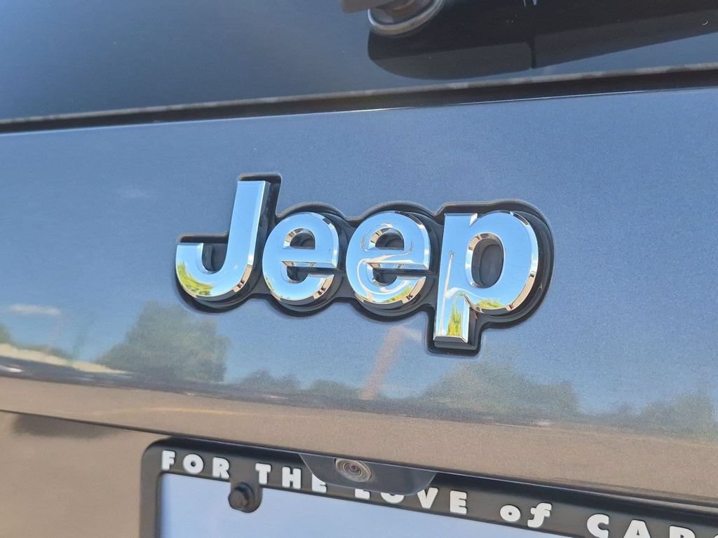 Used 2019 Jeep Cherokee Latitude Plus FWD image 25