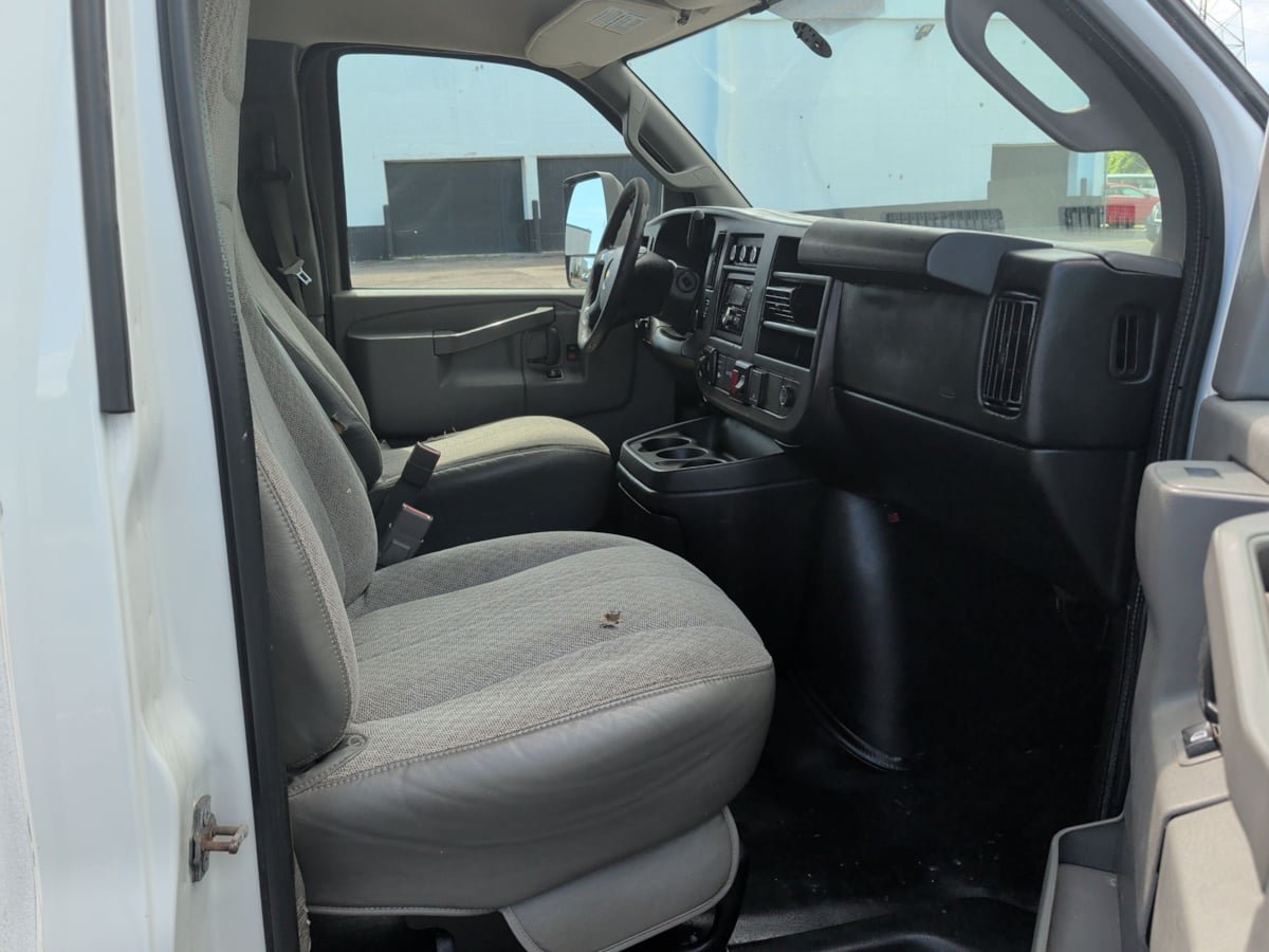 Used 2016 Chevrolet Express 4500 RWD image 13