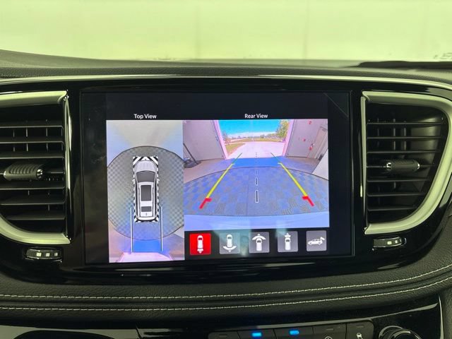 Used 2025 Chrysler Pacifica Select FWD image 42