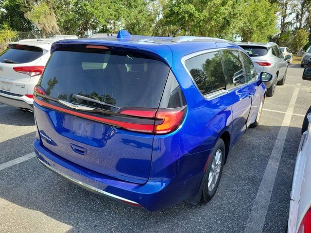 Used 2021 Chrysler Pacifica Touring-L w/ Premium & Safety Sphere Group FWD image 4