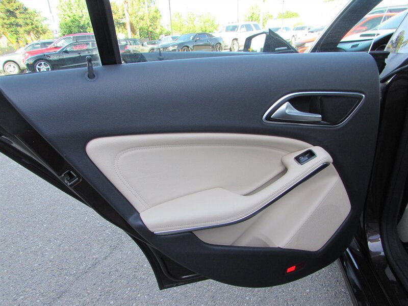 Used 2015 Mercedes-Benz CLA 250 image 25