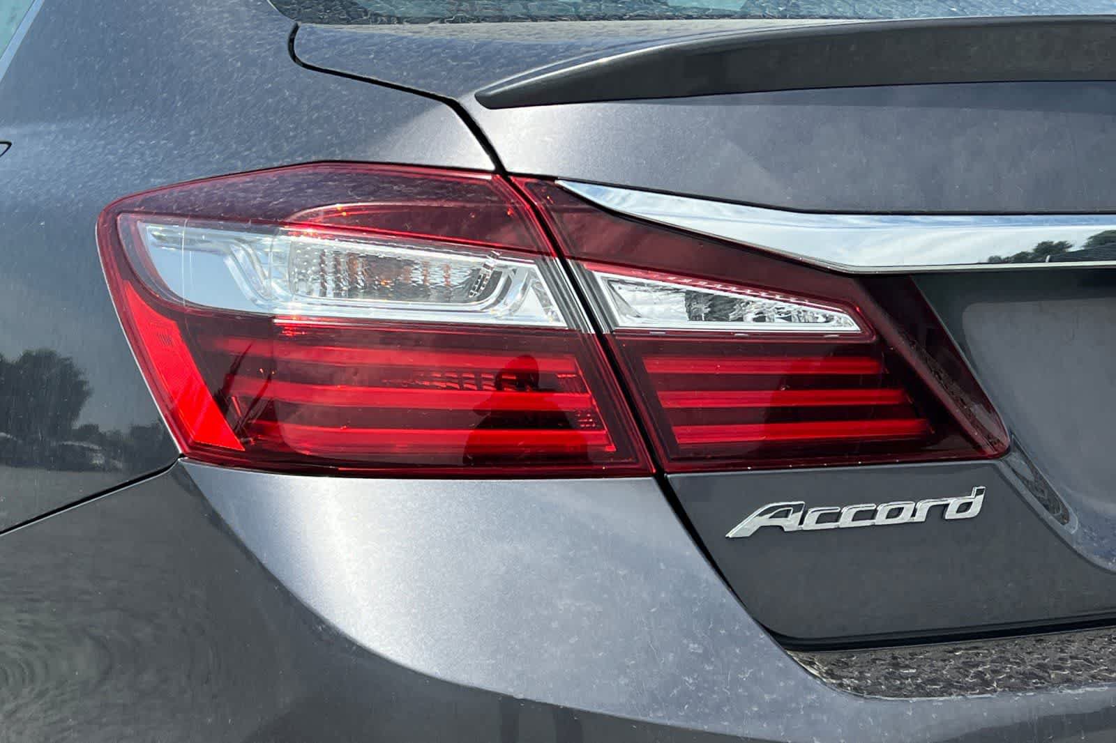 Used 2017 Honda Accord Sport image 13