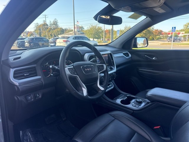 Used 2023 GMC Acadia SLT w/ Elevation Edition image 10