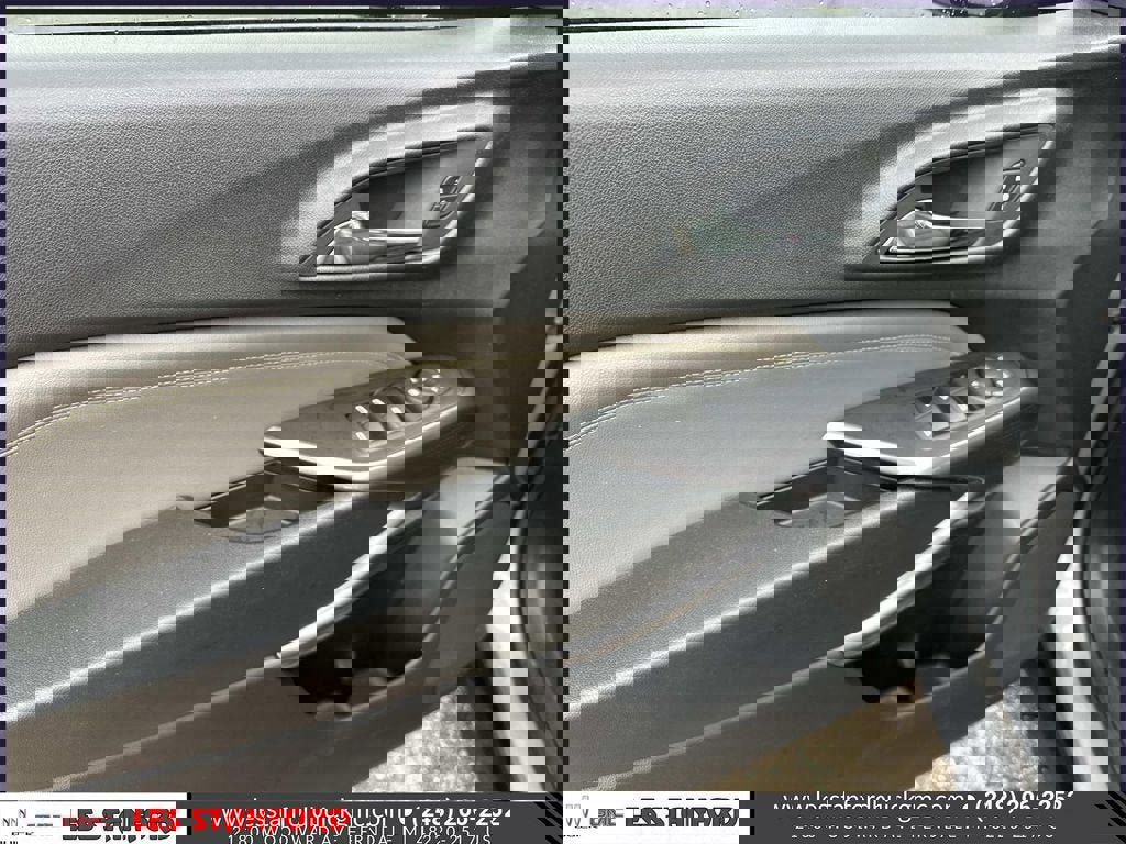 Used 2024 Chevrolet Trax ACTIV w/ Sunroof Package image 16