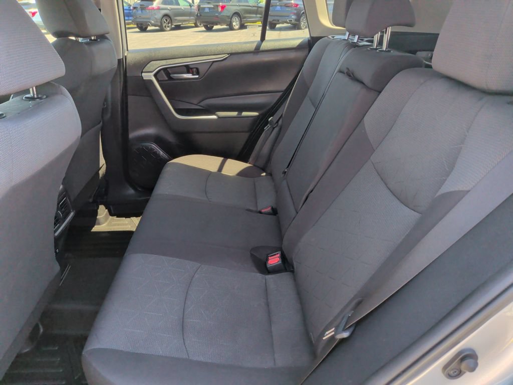 Used 2021 Toyota RAV4 XLE AWD/4WD image 6