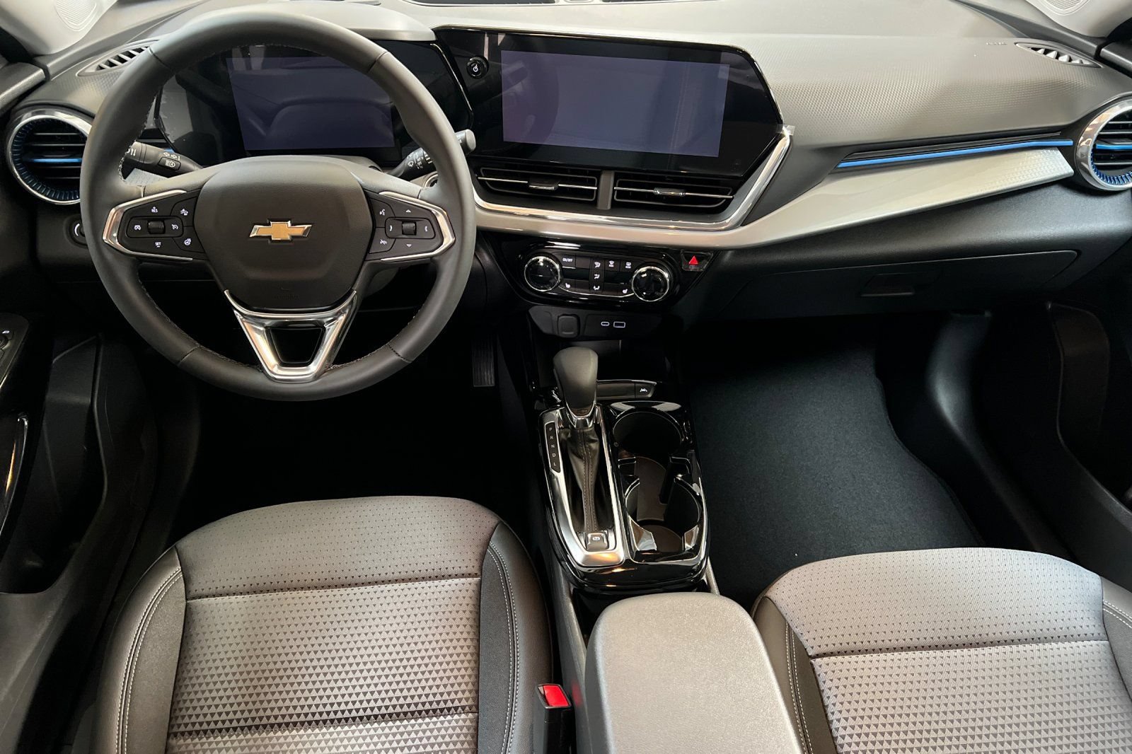 Used 2025 Chevrolet Trax LT w/ Driver Confidence Package FWD image 13