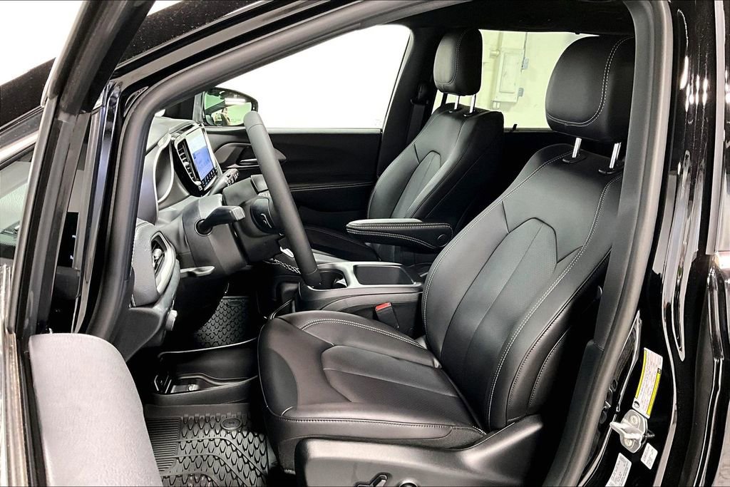 New 2026 Chrysler Pacifica Select image 25