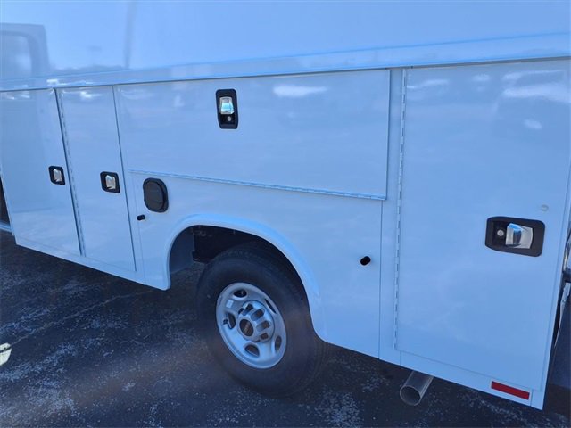 New 2025 GMC Savana 3500 w/ Power Convenience Package image 31