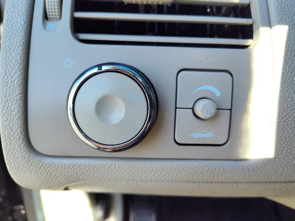 Used 2008 Buick Lucerne CXL w/ Luxury Package FWD image 38