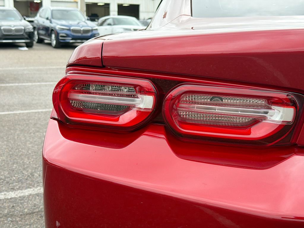 Used 2021 Chevrolet Camaro LT w/ Technology Package image 10