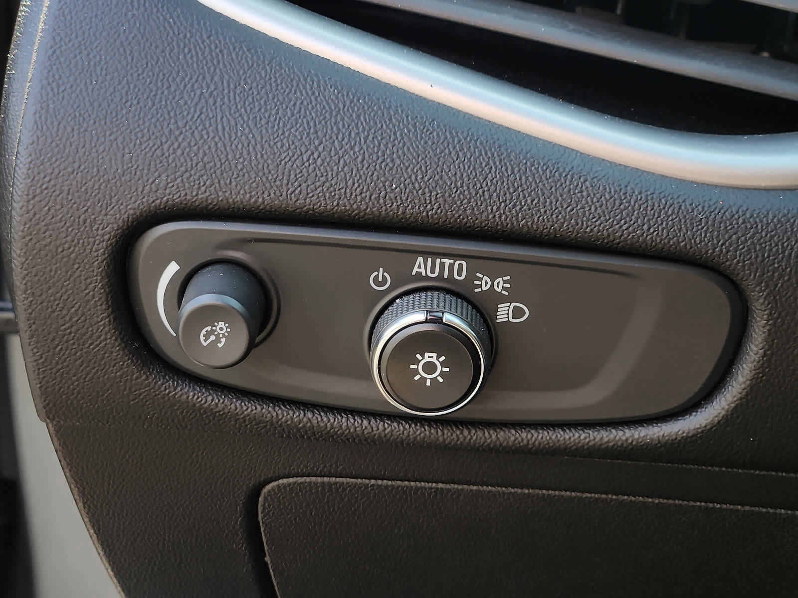 Used 2024 Chevrolet Malibu LT image 25