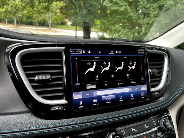 Used 2021 Chrysler Pacifica Touring-L image 45