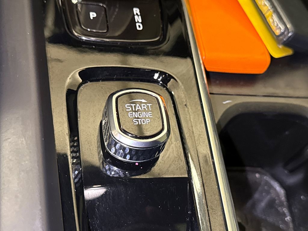 Used 2022 Volvo XC60 B5 R-Design w/ Protection Package Premier image 29