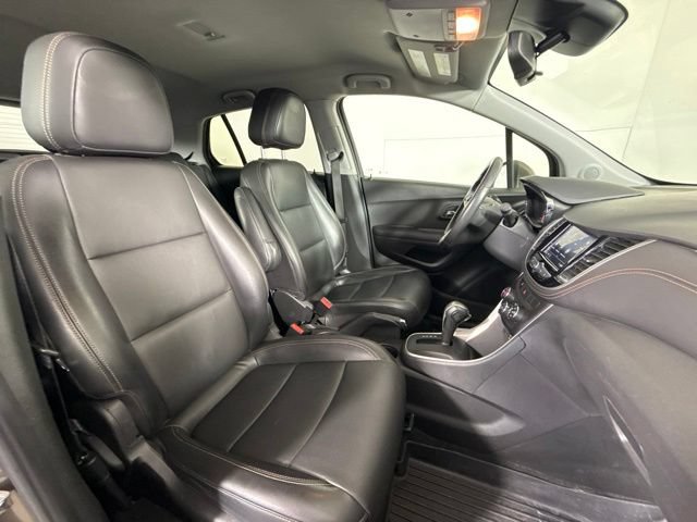 Used 2021 Chevrolet Trax LT w/ Premium Seat Package FWD image 31