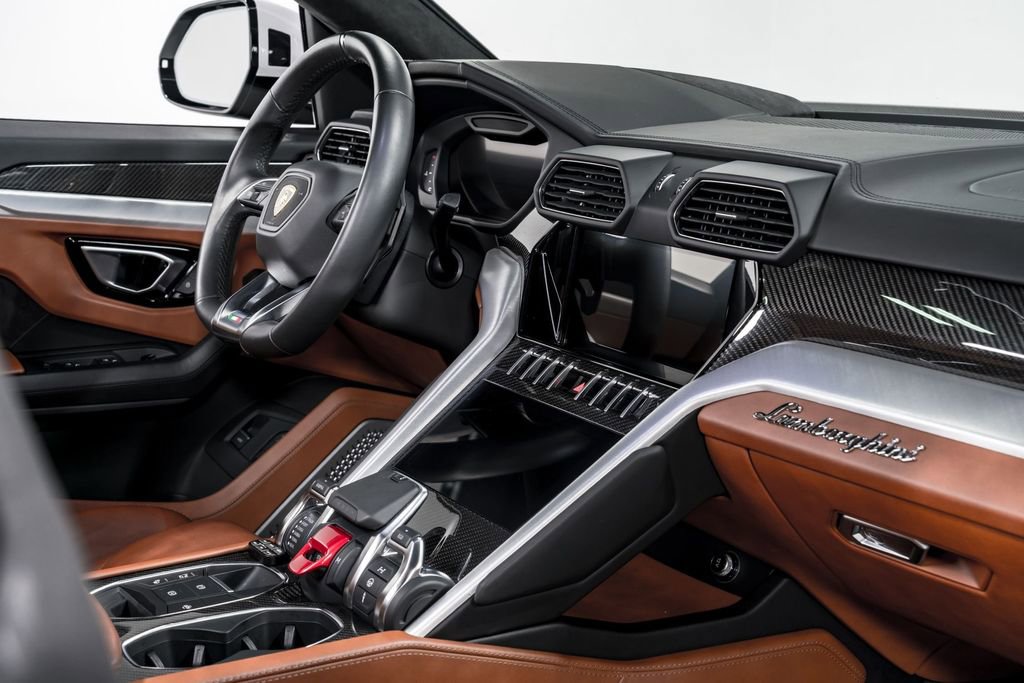 Used 2022 Lamborghini Urus image 36