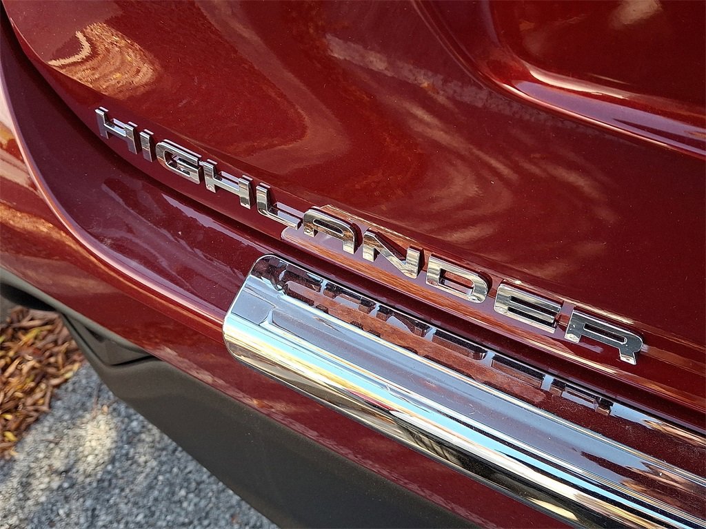 New 2025 Toyota Highlander XLE image 18