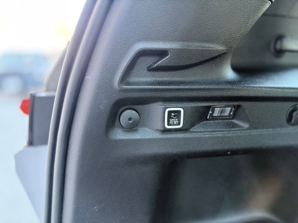 Used 2021 Jeep Grand Cherokee L Laredo image 28