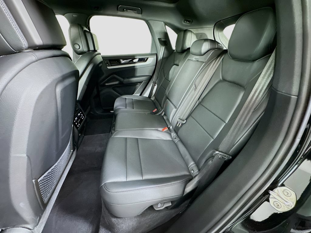 Certified 2024 Porsche Cayenne AWD/4WD image 24