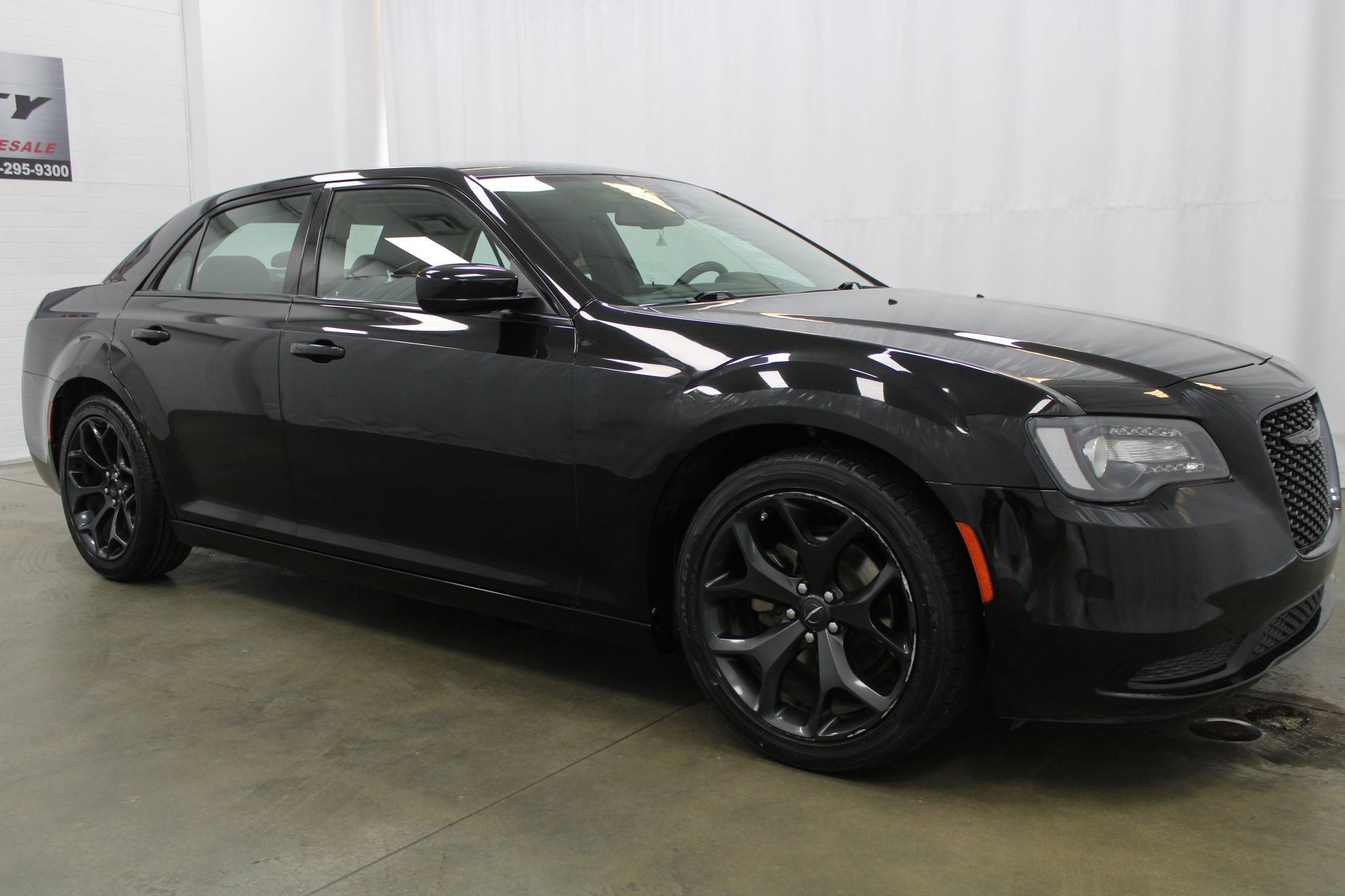 Used 2022 Chrysler 300 Touring w/ Sport Appearance Package RWD image 4