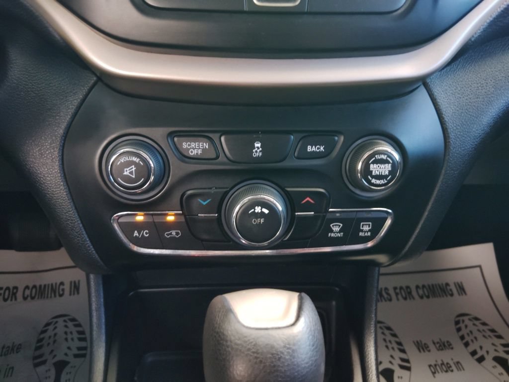 Used 2016 Jeep Cherokee Latitude w/ Comfort & Sound Group FWD image 26