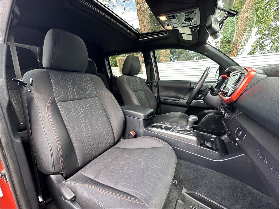 Used 2016 Toyota Tacoma TRD Off-Road AWD/4WD image 15