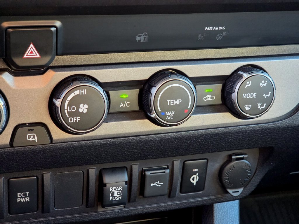 Used 2020 Toyota Tacoma TRD Off-Road AWD/4WD image 29