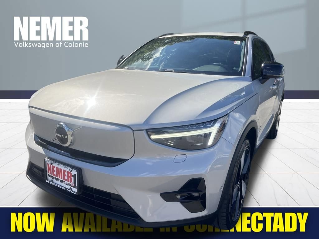 Used 2023 Volvo XC40 Recharge Ultimate image 1