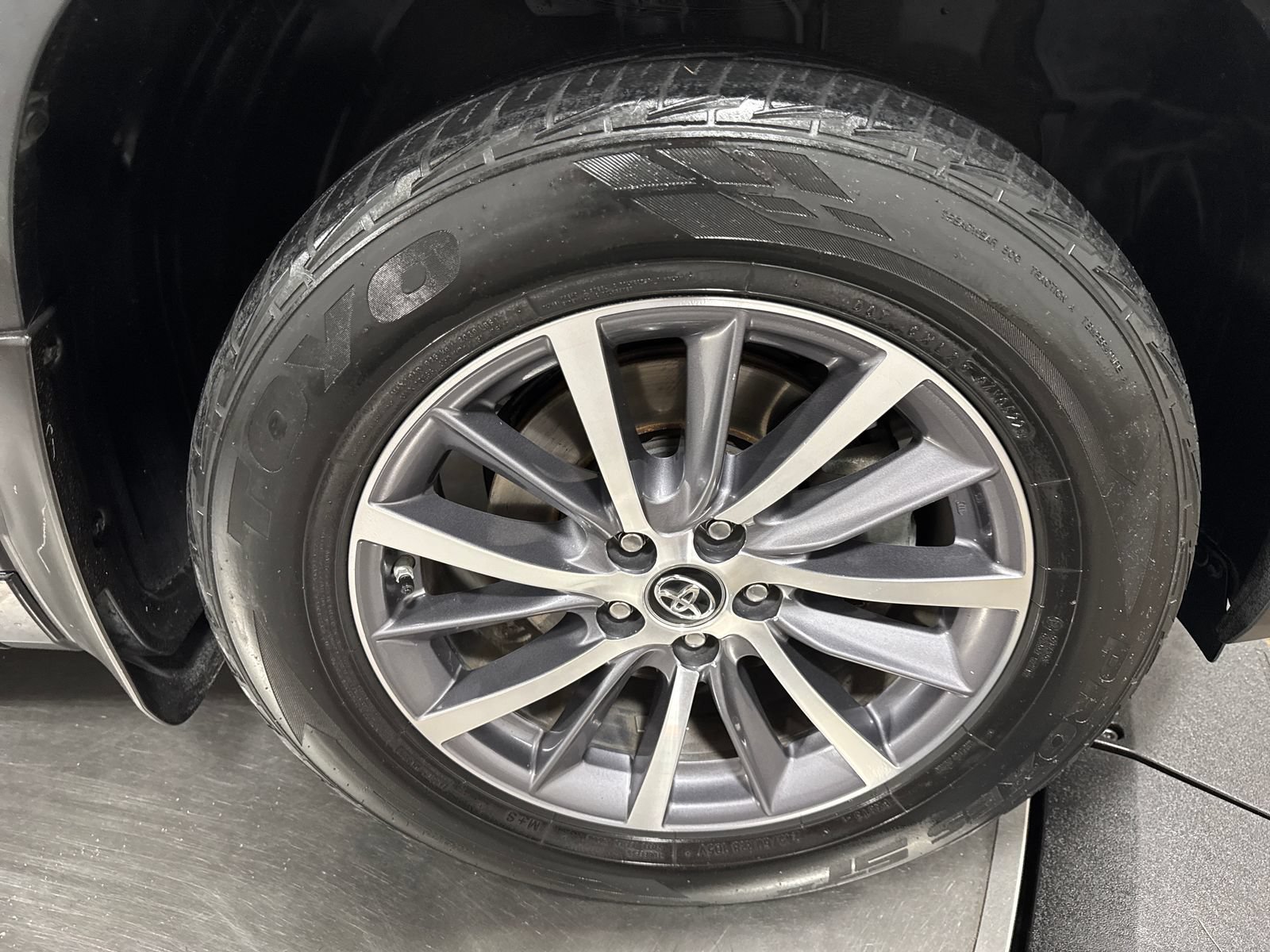 Used 2018 Toyota Highlander XLE AWD/4WD image 14