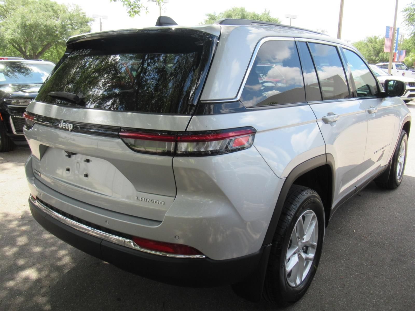 New 2026 Jeep Grand Cherokee Laredo w/ MOPAR Finishing Package RWD image 6