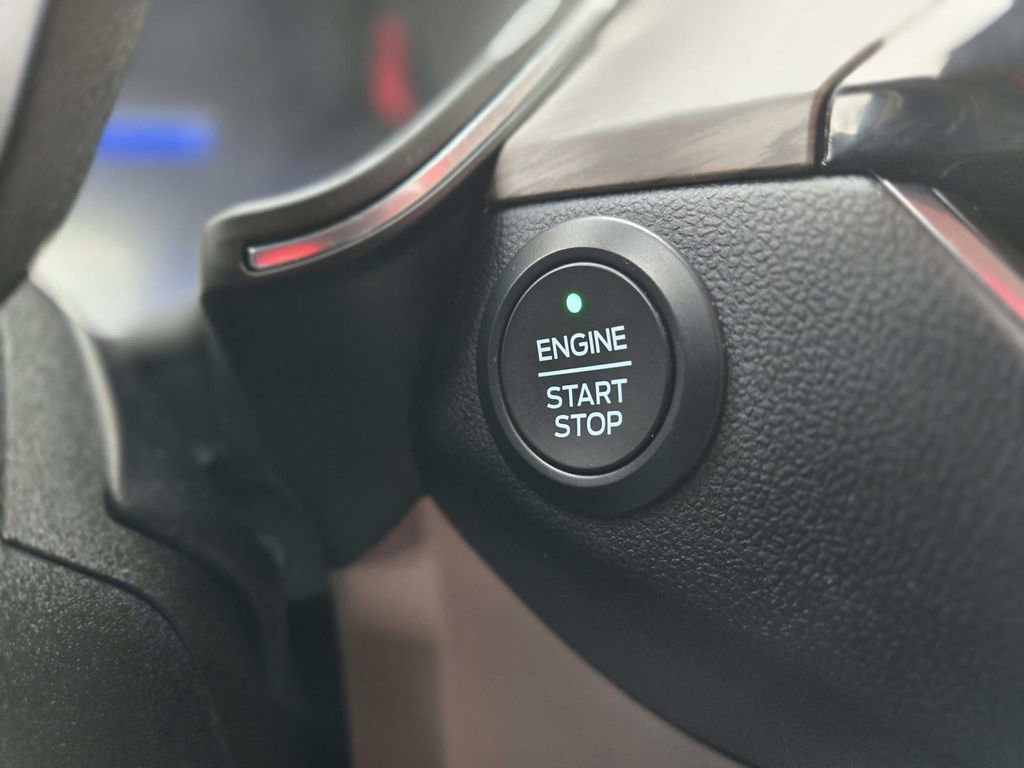 Used 2020 Ford Escape Titanium image 33