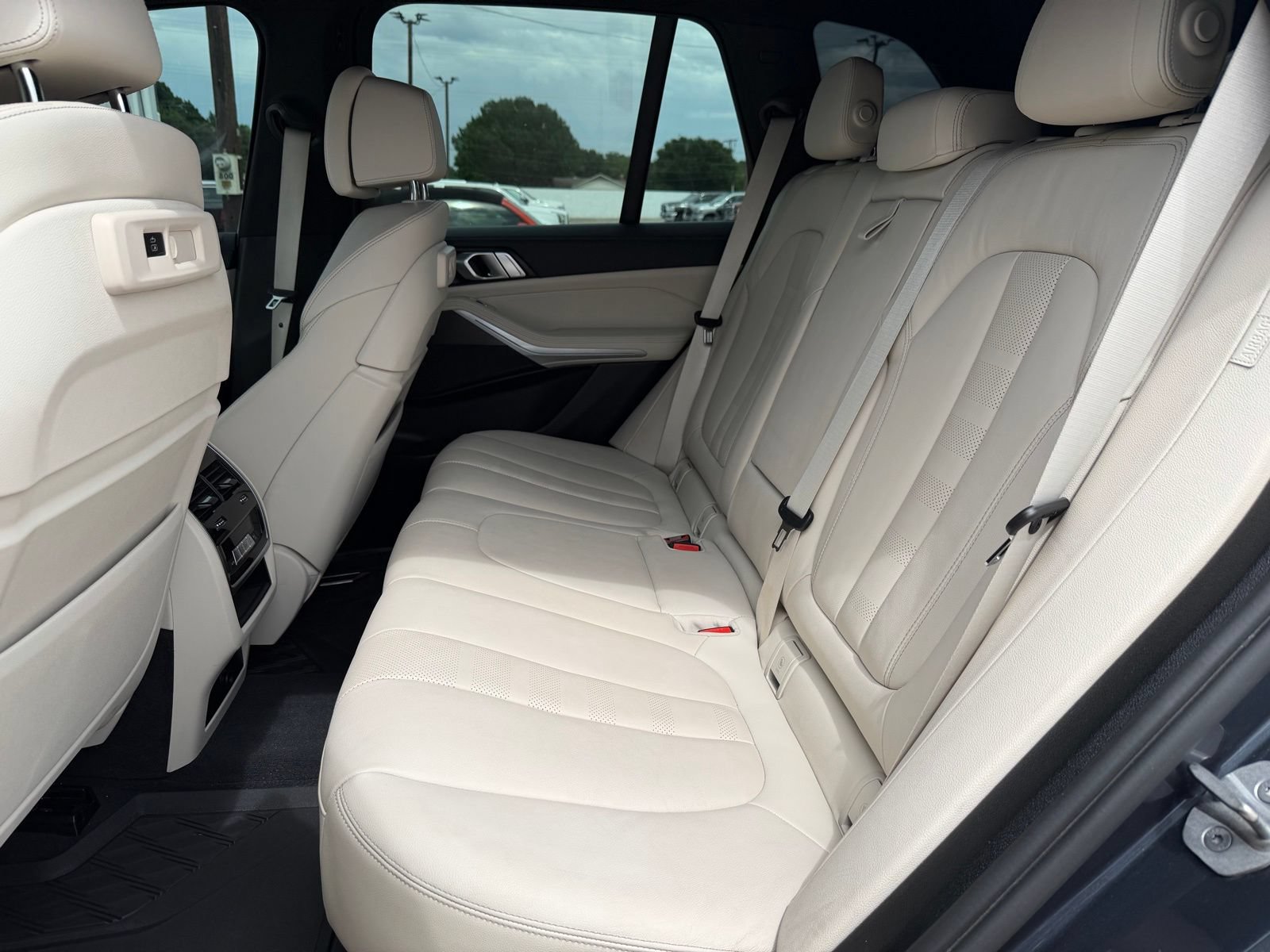 Used 2022 BMW X5 xDrive40i w/ M Sport Package AWD/4WD image 22