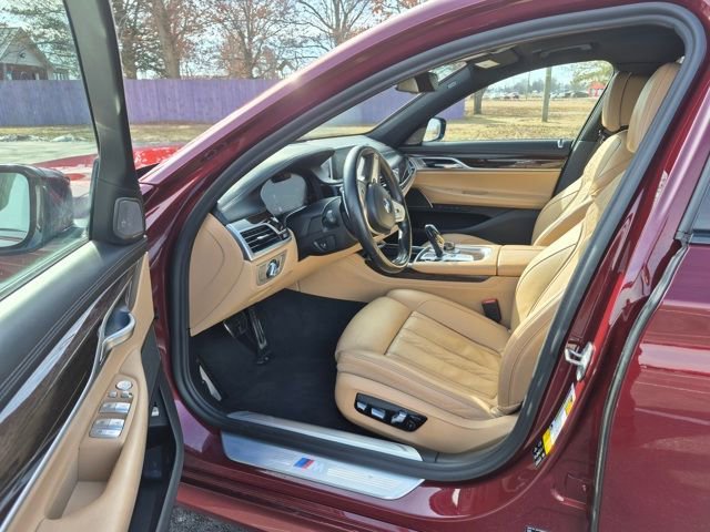 Used 2022 BMW 750i xDrive w/ Executive Package image 21