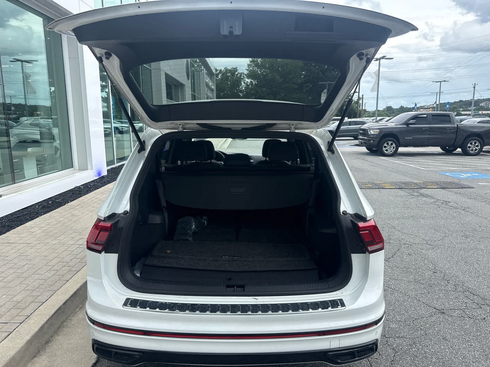 Certified 2023 Volkswagen Tiguan SE R-Line FWD image 19