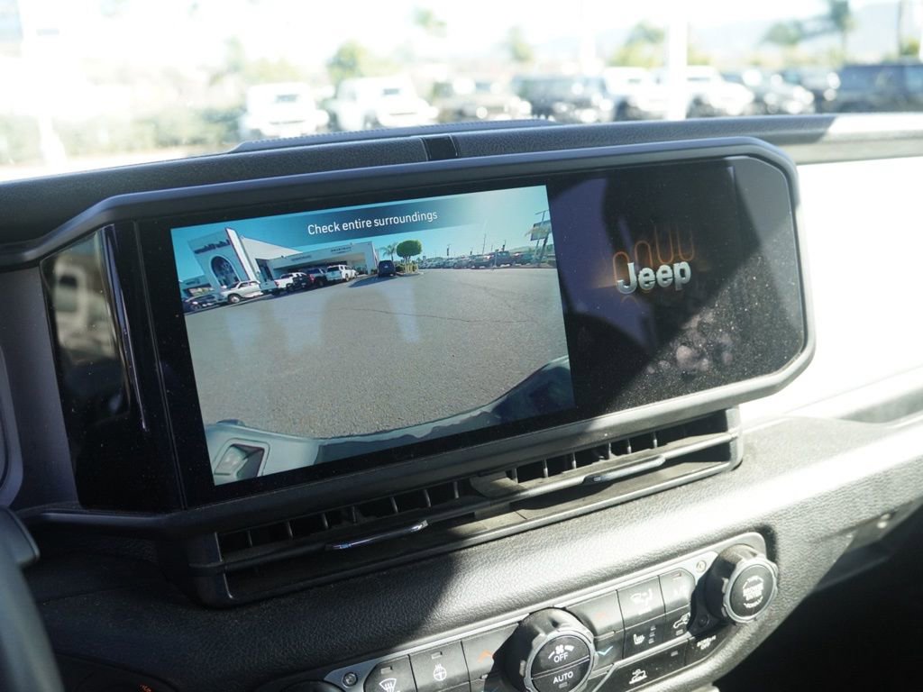 Used 2024 Jeep Gladiator Sport image 14