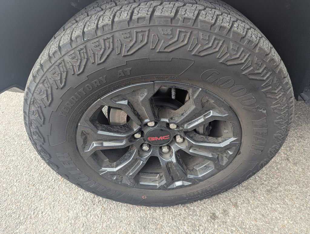 Used 2024 GMC Canyon Elevation w/ Convenience Package RWD image 9