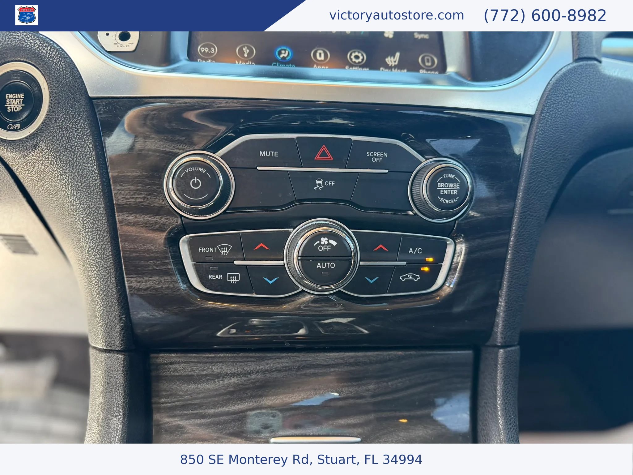Used 2017 Chrysler 300 Limited AWD/4WD image 30
