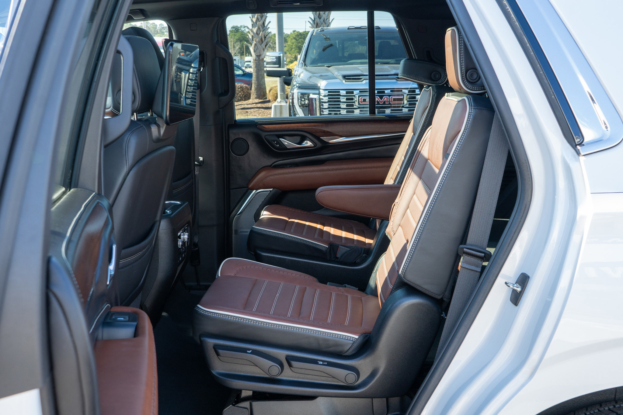 Used 2023 GMC Yukon Denali Ultimate image 20