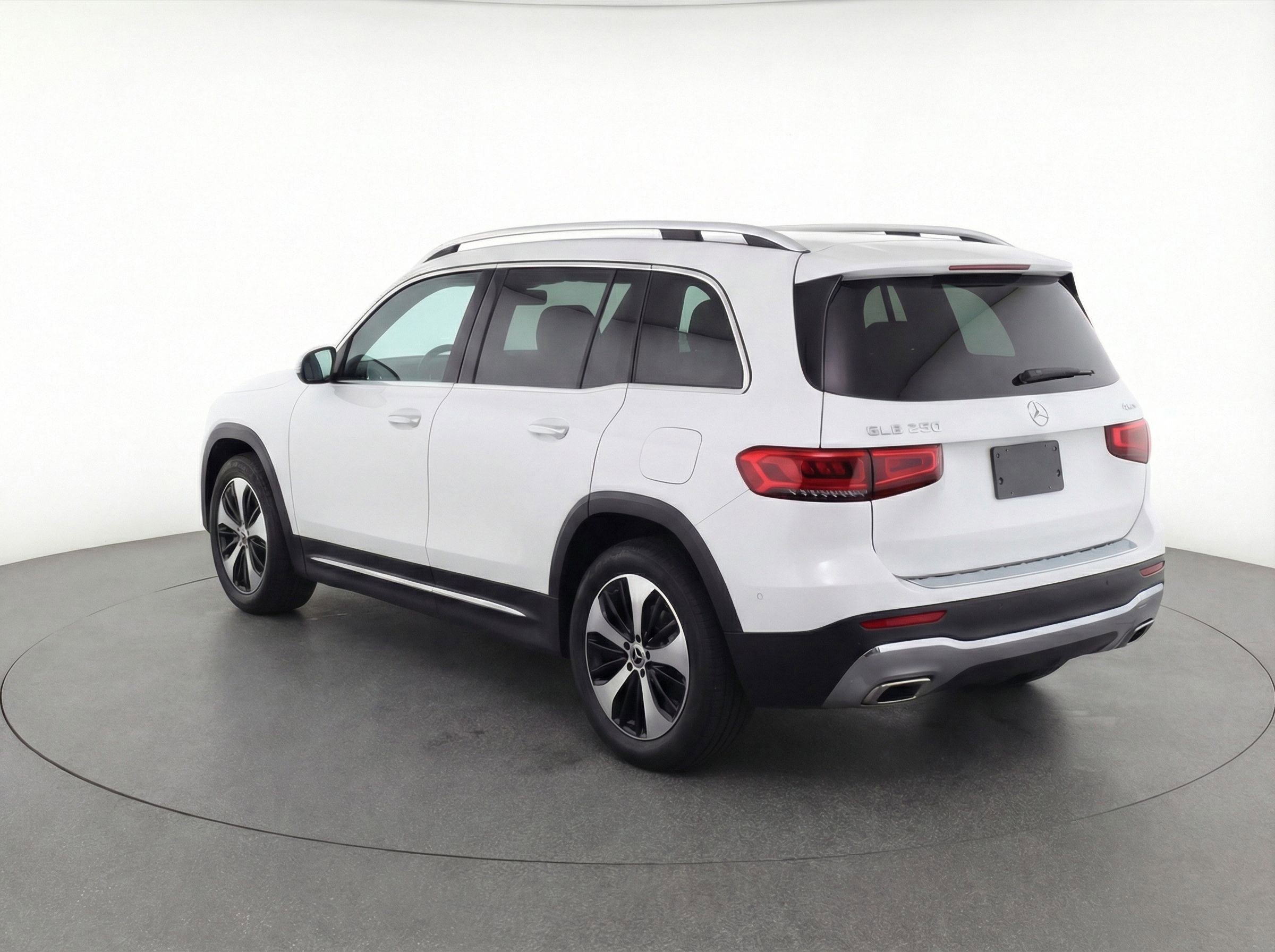 Used 2025 Mercedes-Benz GLB 250 4MATIC image 6